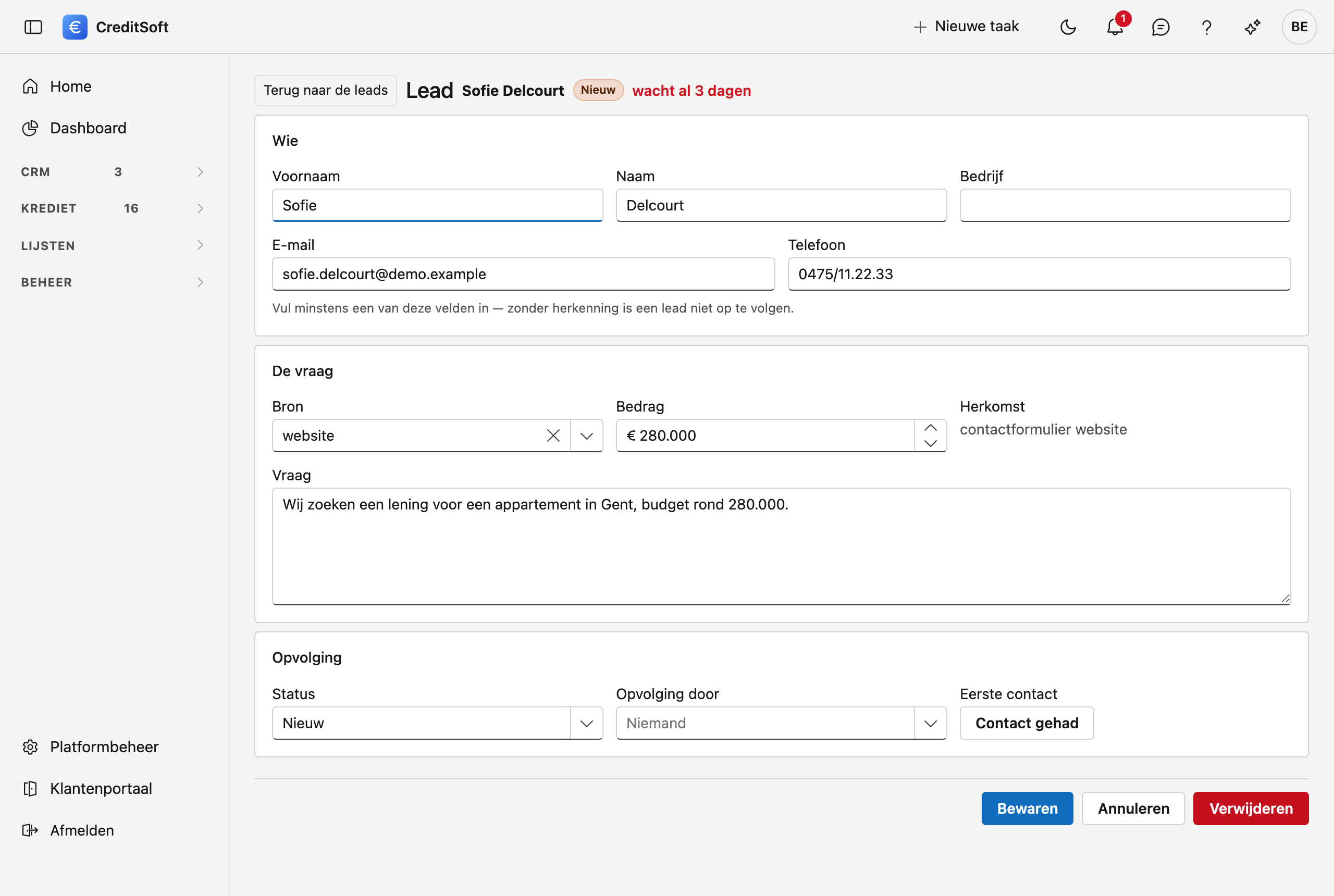 De fiche van een lead: wie, wat hij vroeg, en wie opvolgt De fiche van een lead in CreditSoft: bovenaan de naam met de status Nieuw en de melding wacht al 3 dagen, daaronder de blokken Wie, De vraag en Opvolging.