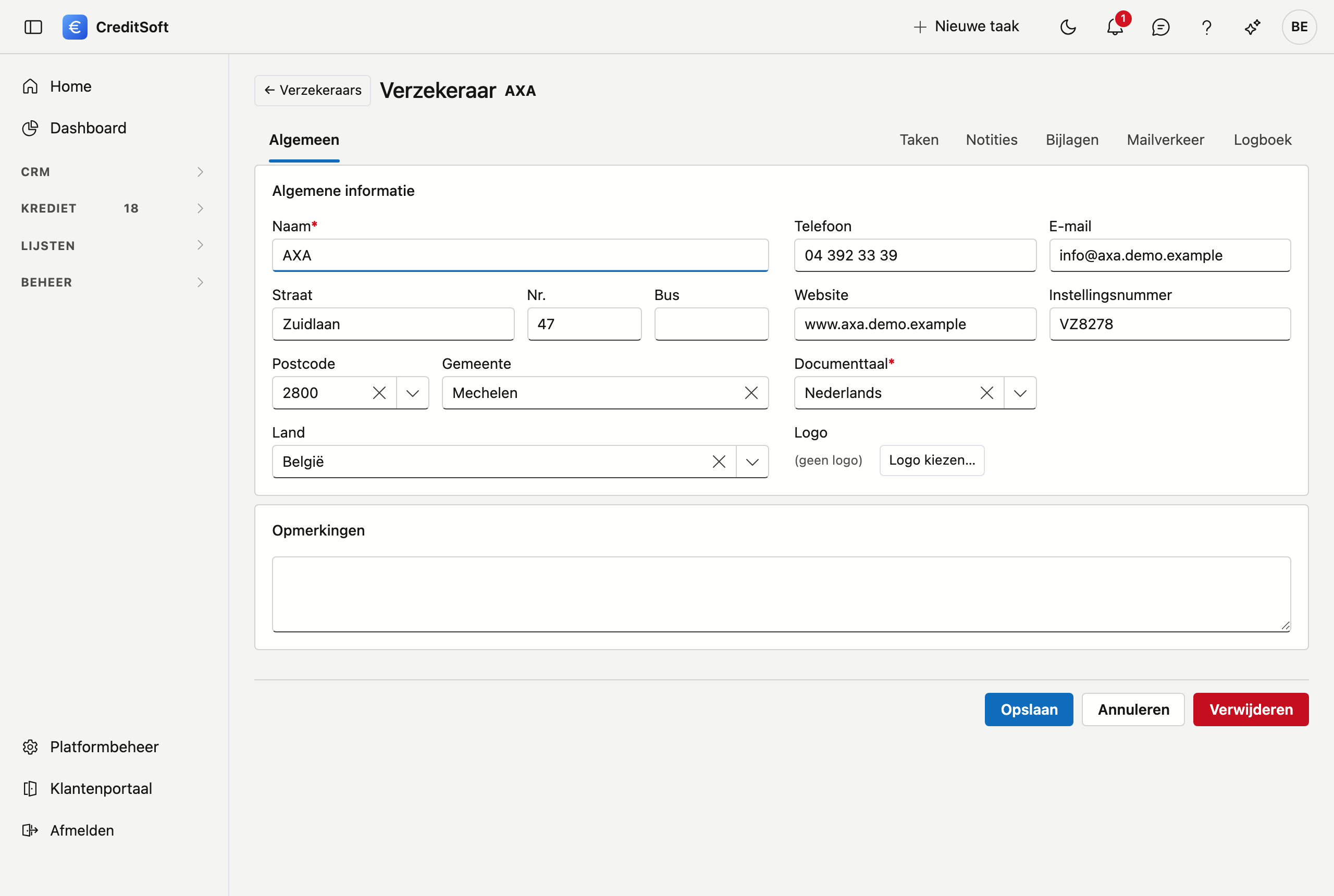 De volledige fiche van een verzekeraar, met de algemene gegevens en de opmerkingen De fiche van verzekeraar AXA over de volle pagina: het blok Algemene informatie met naam, adres Zuidlaan 47 in 2800 Mechelen, land België, telefoon, e-mail en website, het instellingsnummer VZ8278 en de documenttaal op Nederlands, daaronder het brede blok Opmerkingen en een balk met de knoppen Opslaan, Annuleren en Verwijderen.